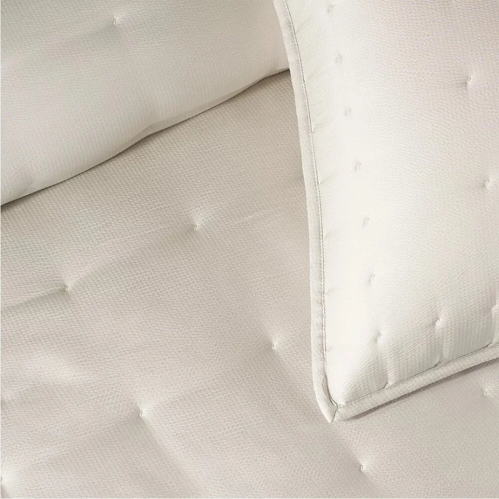 NWOT Donna Karan Hammered Quilt & Shams Set in Platinum